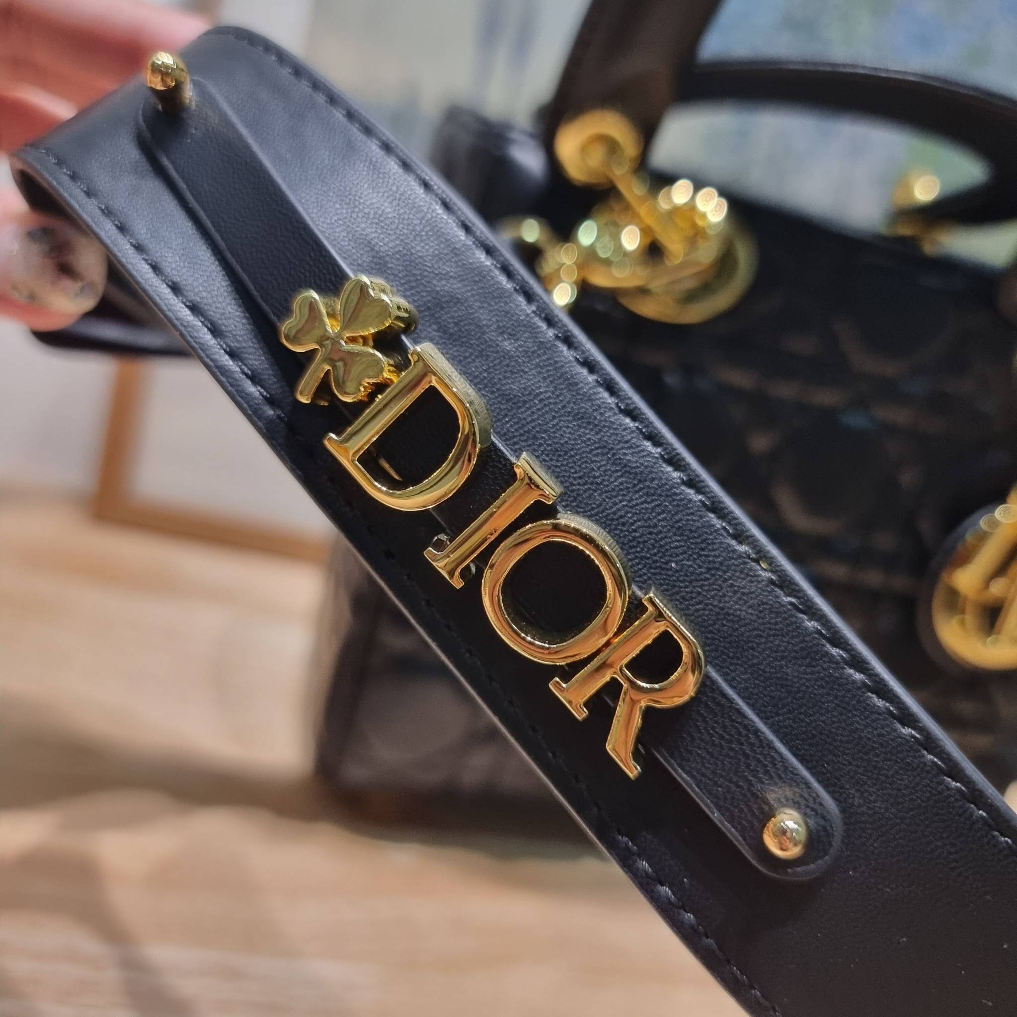 SMALL LADY DIOR MY ABCDIOR BAG Black Cannage / CD LADY BAG พร้อมส่ง กระเป๋าสะพายข้างสุดฮอต ดีไซน์เรียบง่าย แต่แฝงไปด้วยความหรูหรา ทรงกล่องคลาสสิค โดดเด่นด้วยพวงกุญแจอะไหล่สีทอง