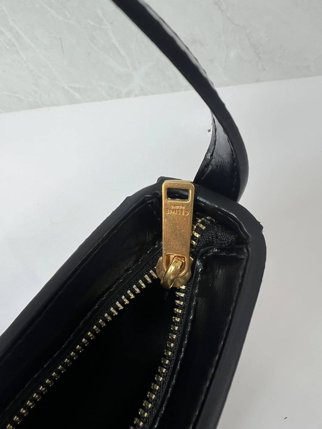 CELINE MEDIUM TILLY BAG IN SHINY CALFSKIN กระเป๋าสะพายไหล่/สะพาย คอลใหม่ทรงสวย มาแรง สวยหรูหรา