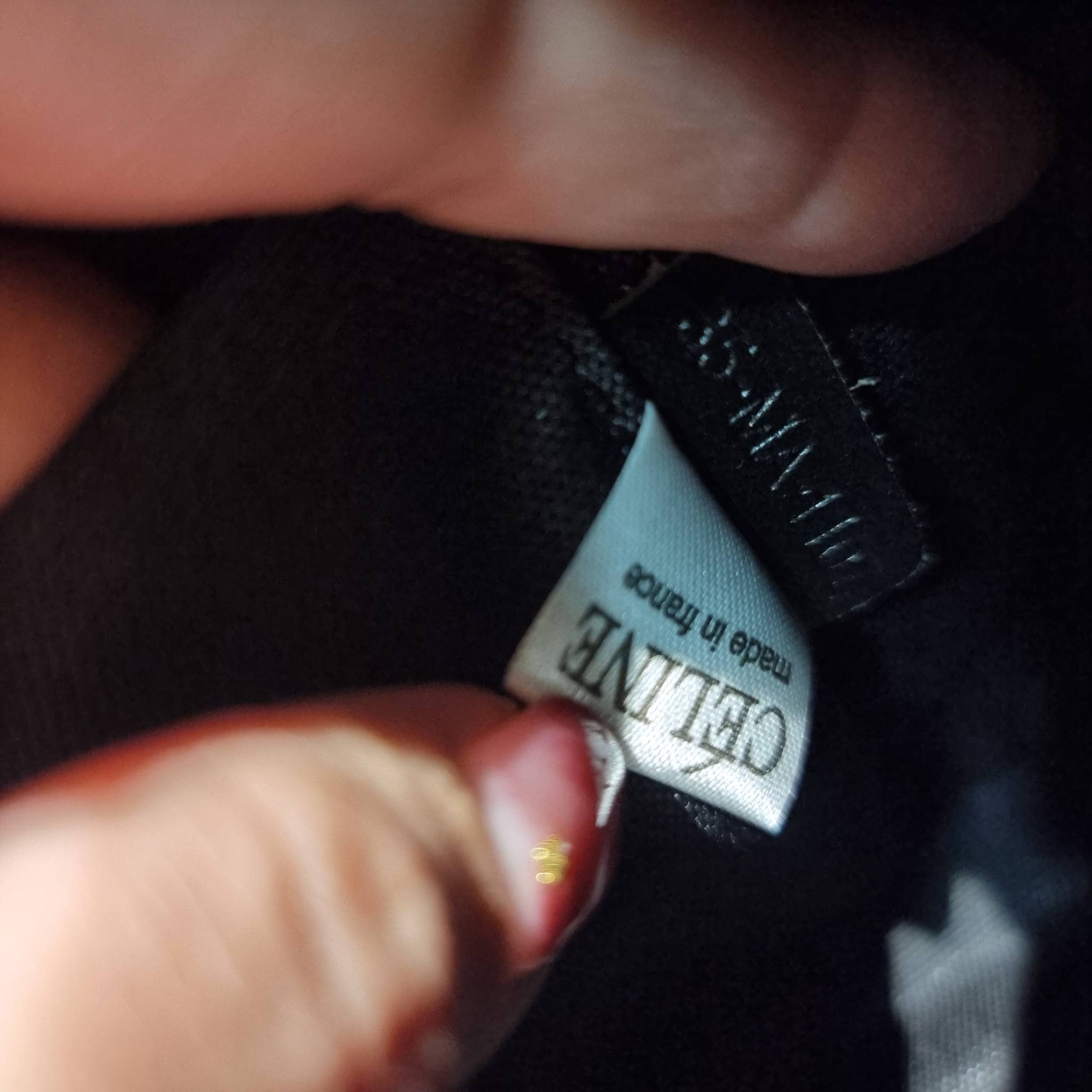 CELINE SMALL BOSTON CUIR TRIOMPHE IN SMOOTH LEATHER ฮิตมากกับสุดยอดความคลาสสิค ในรูปทรงสวย กับกระเป๋าสะพายทรงหมอน กะทัดรัด ขนาดกำลังดี ใช้งานสะดวก วัสดุหนังผิวเรียบ สวยคม