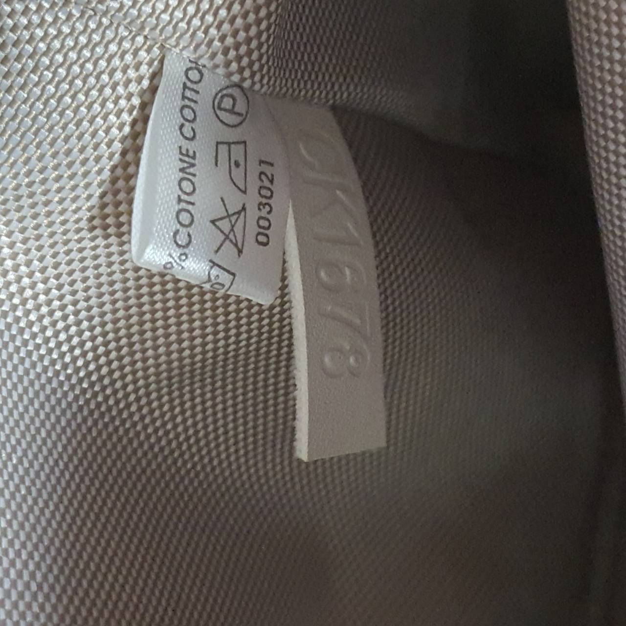 Tory Burch Kira chevron tote bag กระเป๋าทรง Tote สุดหรู ใบใหญ่ จุของได้เพียบ! วัสดุหนังแท้(Geniune Leather) หนังนิ่ม นุ่มมือมากกก มาพร้อมสายสะพายไหล่ต่อโซ่สลับหนัง อะไหล่ทองทั้งใบ ด้านข้างมีกระเป๋าเพิ่มทรงได้ ด้านในเปิดปิดด้วยกระดุมแม่เหล็ก มีช่องแบ่งใส่ข