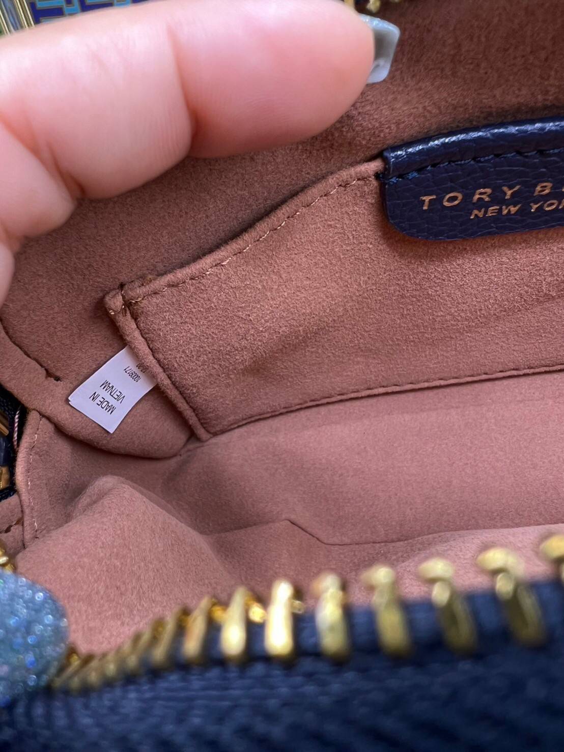 TORY BURCH Miller Mini Crossbody Bag / TORY CAMERA BAG / TORY BAG พร้อมส่ง 5 สี กระเป๋าสะพายใบเล็กมินิมอลในรูปทรงใหม่ที่คล่องตัว