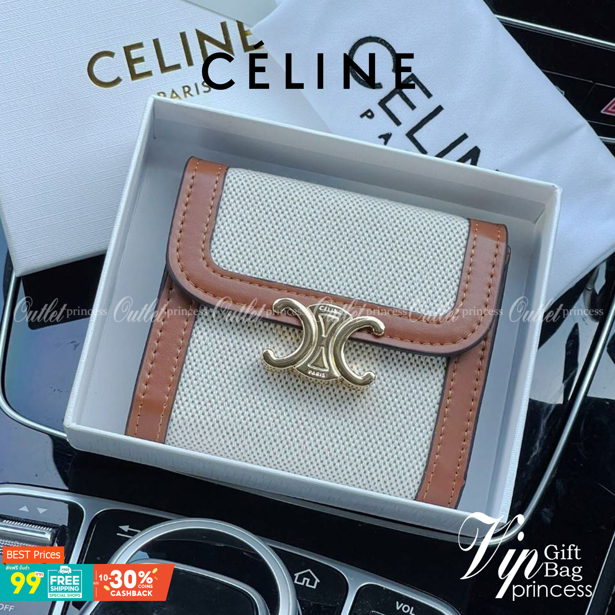 CELINE SMALL TRIOMPHE WALLET IN TRIOMPHE CANVAS กระเป๋าสตางค์ผู้หญิงทรงสั้นดีไซน์สวยงามหรูหรา ออกแบบให้เป็นทรงพับ เปิด-ปิดด้วยกระดุมที่สามารถปรับขยายขนาดกระเป๋าได้เมื่อใส่ของเยอะ ภายในแบ่งเป็น 3 พับ มีฟังก์ชั่นการใช้งานที่ครบครัน คือ ช่องใส่ธนบัตร ช่องใส่