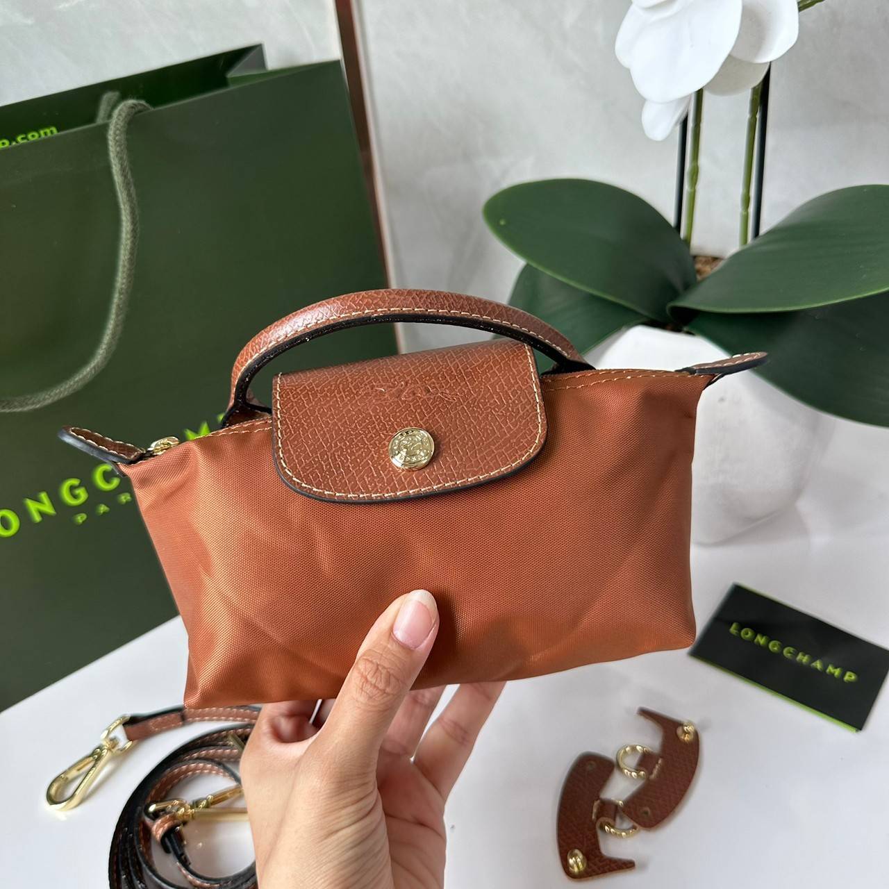 LONGCHAMP LE PLIAGE ORIGINAL Pouch with handle กระเป๋าใบเล็กขนาดกระทัดเหมาะกับใส่ของจำเป็นจุกจิก กันน้ำได้ พร้อมส่ง