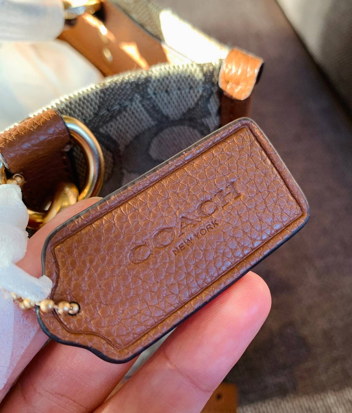 สวยๆอย่างนี้อดใจยังไงไหว!! Coach Dempsey Carryall In Signature Jacquard With Stripe And Coach Patch ((C5794)) ✈️พร้อมส่งความสวย! คุณภาพจัดเต็มเลยค่ะ กระเป๋าทรงTote วัสดุ Jackquard+หนังแท้ ได้ลงตัวสวยงาม 🔺สีคอลเลคชั่นใหม่ล่าสุด! ด้านหน้ามีโล