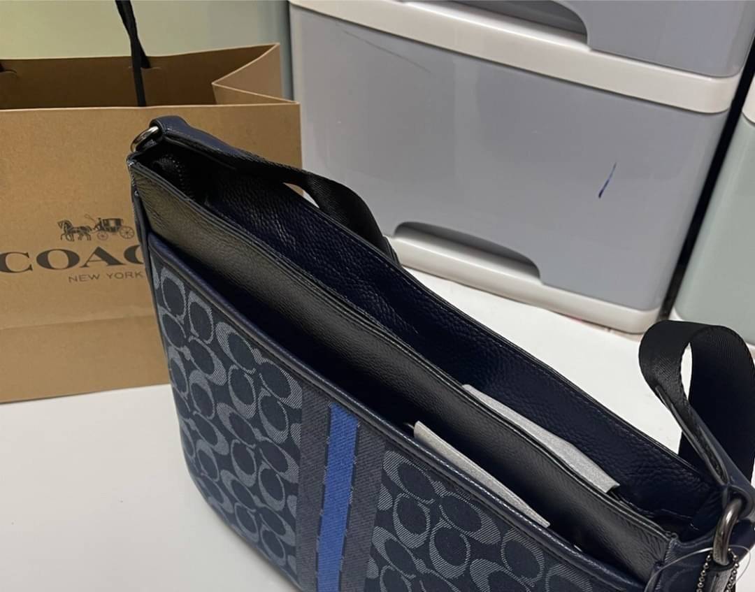 COACH Thompson Crossbody In Signature Jacquard With Varsity Stripe C5291 มี 2 สี พร้อมส่งที่ไทย