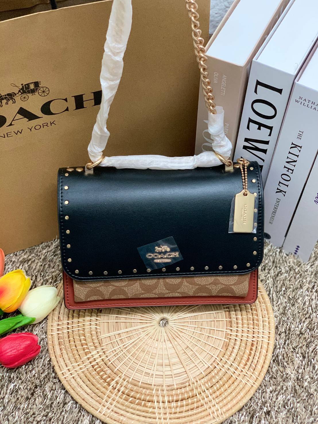 พร้อมส่งถึง8สี ห้ามพลาดค่ะ! COACH KLARE CROSSBODY BAG ((91019//91174//90400//1424//90635)) พร้อมส่งที่ไทย กระเป๋าสะพายครอสบอดี้ร์หรือสามารถทบเป็นสายคู่คล้องไหล่ได้ด้วยค่ะ หนังแท้ แต่ละสีทำลายหนังได้สวยงามแตกต่างกันออกไปนะคะ ✔️ห้อยด้วยป้ายแบรนด์แบบโ