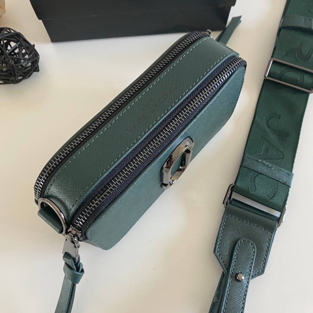 พรีเมี่ยมกิ๊ฟแท้ 100% 】หนังแท้ M ARC JACOBS The Snapshot Camera Bag -GREEN