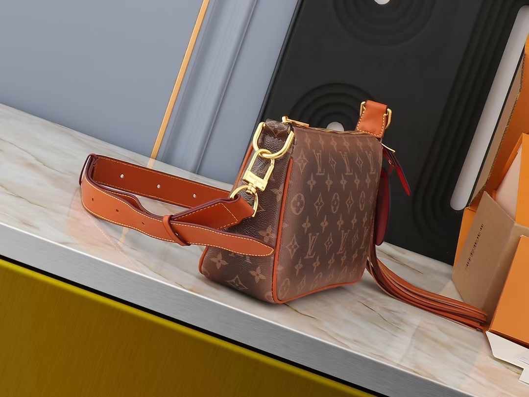 LV Pochette Accessoire XL Bag Monogram Canvas Aged leather trim กระเป๋าสะพายทรงพอชรุ่นใหม่ แคนวาสแต่งเก่า คลาสสิกและเท่มากๆ