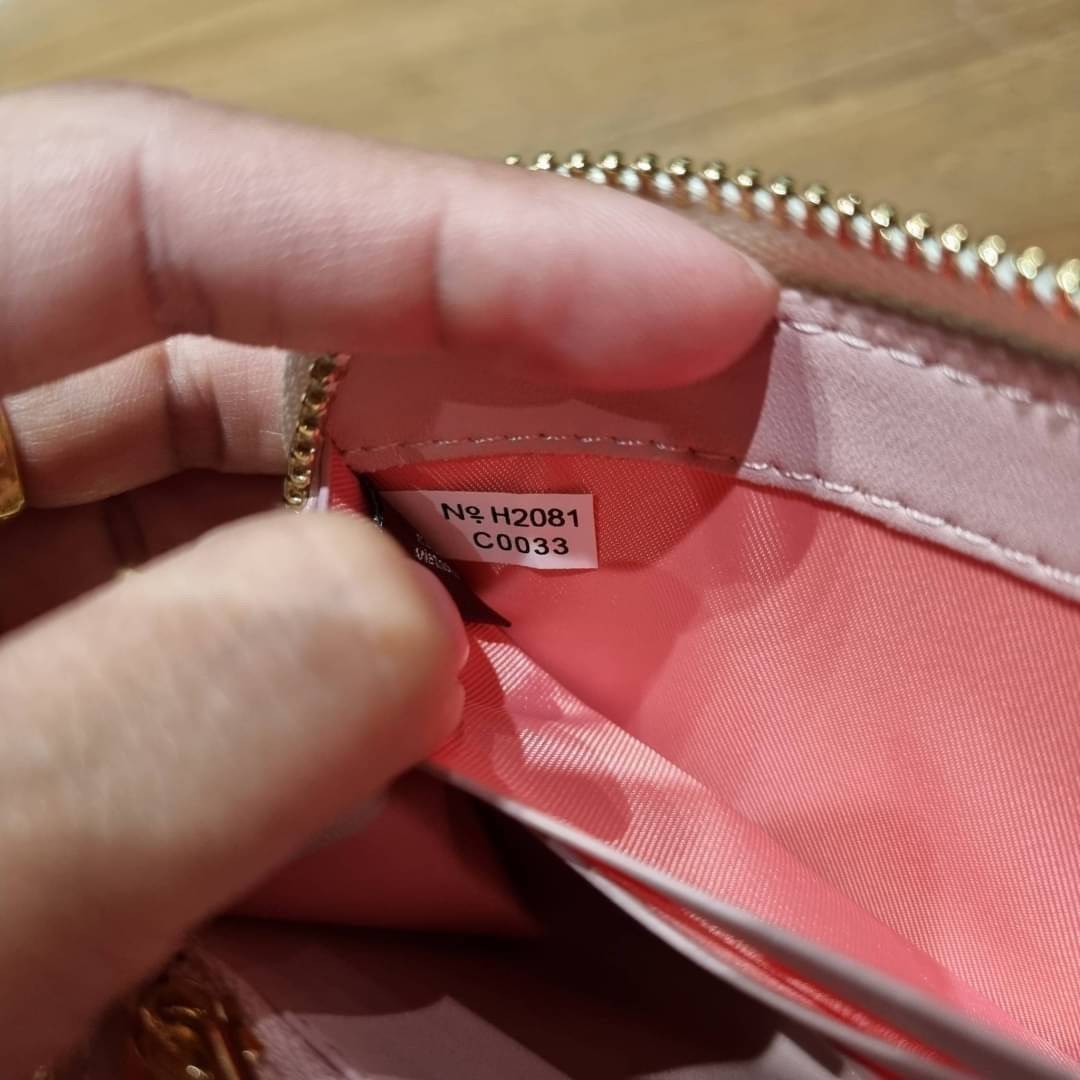 COACH ACCORDION ZIP WALLET IN SIGNATURE CANVAS WITH DAISY BUNDLE / MEADOW PRAIRIE / SPACED WILDFLOWER / DAISY BUNDLE PRINT C0033/F31778/69832 กระเป๋าสตางค์ใบยาว ลวดลายน่ารักน่าใช้มากๆ พื้นเป็นลายซีเอกลักษณ์ วัสดุหนังแคนวาสเคลือบลาย เปิด-ปิดด้วยซิปรอบ ใส่ม