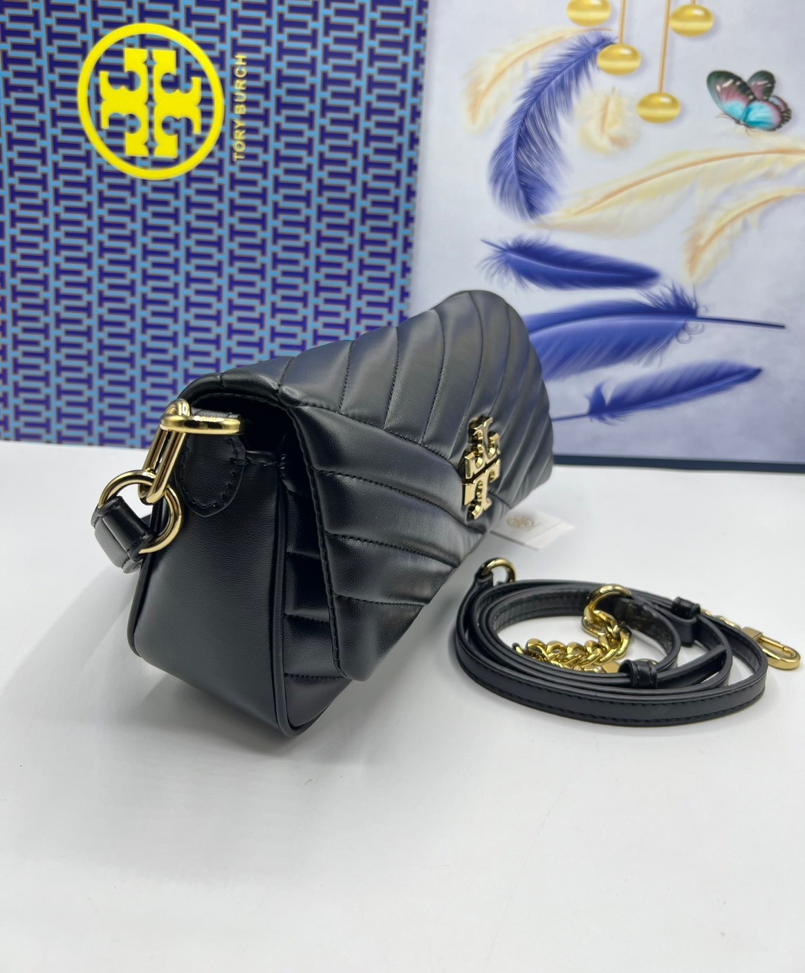 Tory Burch Kira Chevron Flap Small Shoulder Bag กระเป๋าสะพายดีไซน์รูปทรงคลาสสิค ดูผู้ดีหรูหรา เกรดออริ สลับแท้ 1:1 ใช้งานต่างประเทศได้