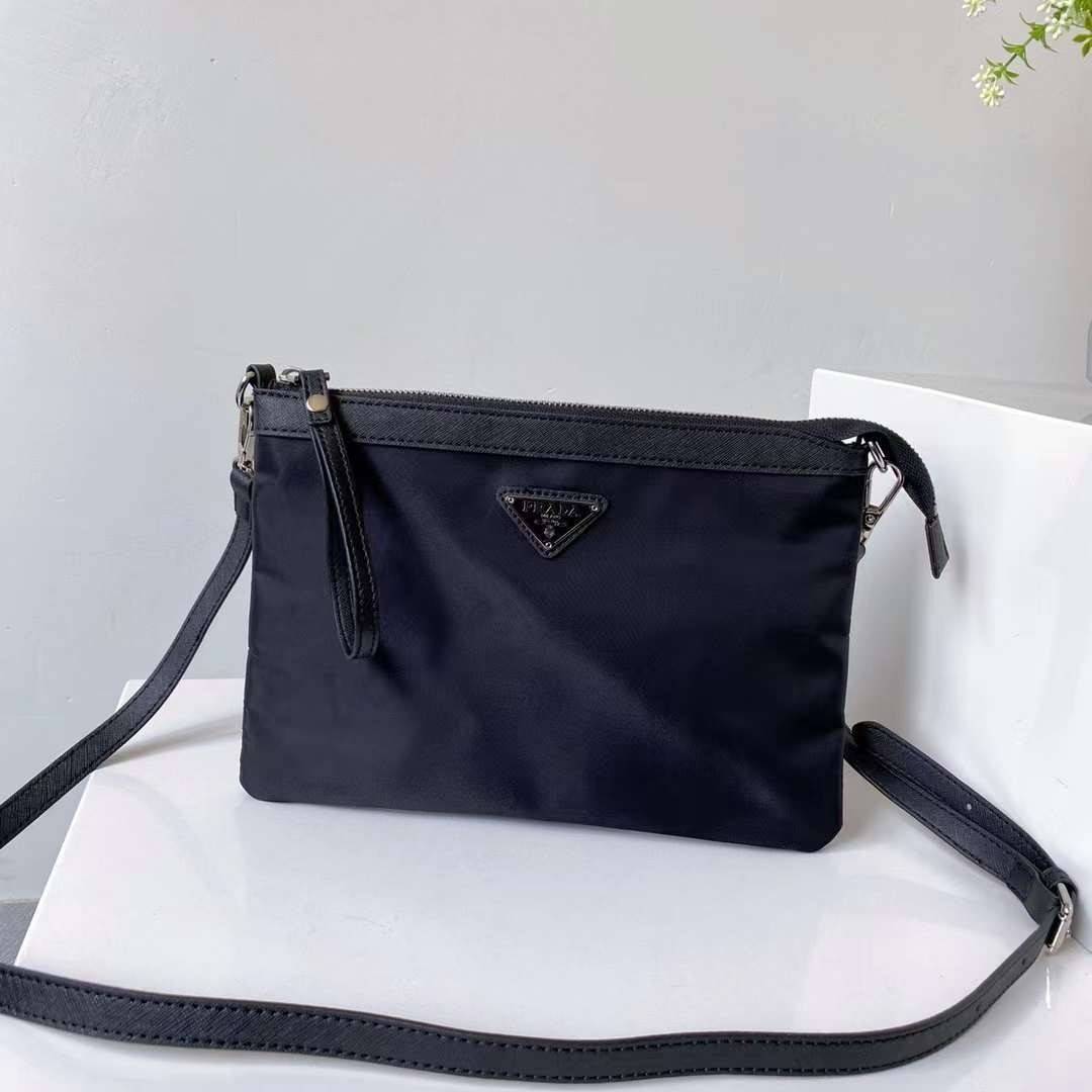 ซื้อ1ได้ถึง3 เซทสุดคุ้ม! SET PRADA TOTE BAG / PRADA SHOPPING BAG กระเป๋าเดินทางขนาดใหญ่ วัสดุ Nylon กันน้ำ อะไหล่เงิน ถือหรือสะพายไหล่ได้ น้ำหนักเบาจุของได้เยอะ เดินทางต่างจังหวัดได้สบายๆ