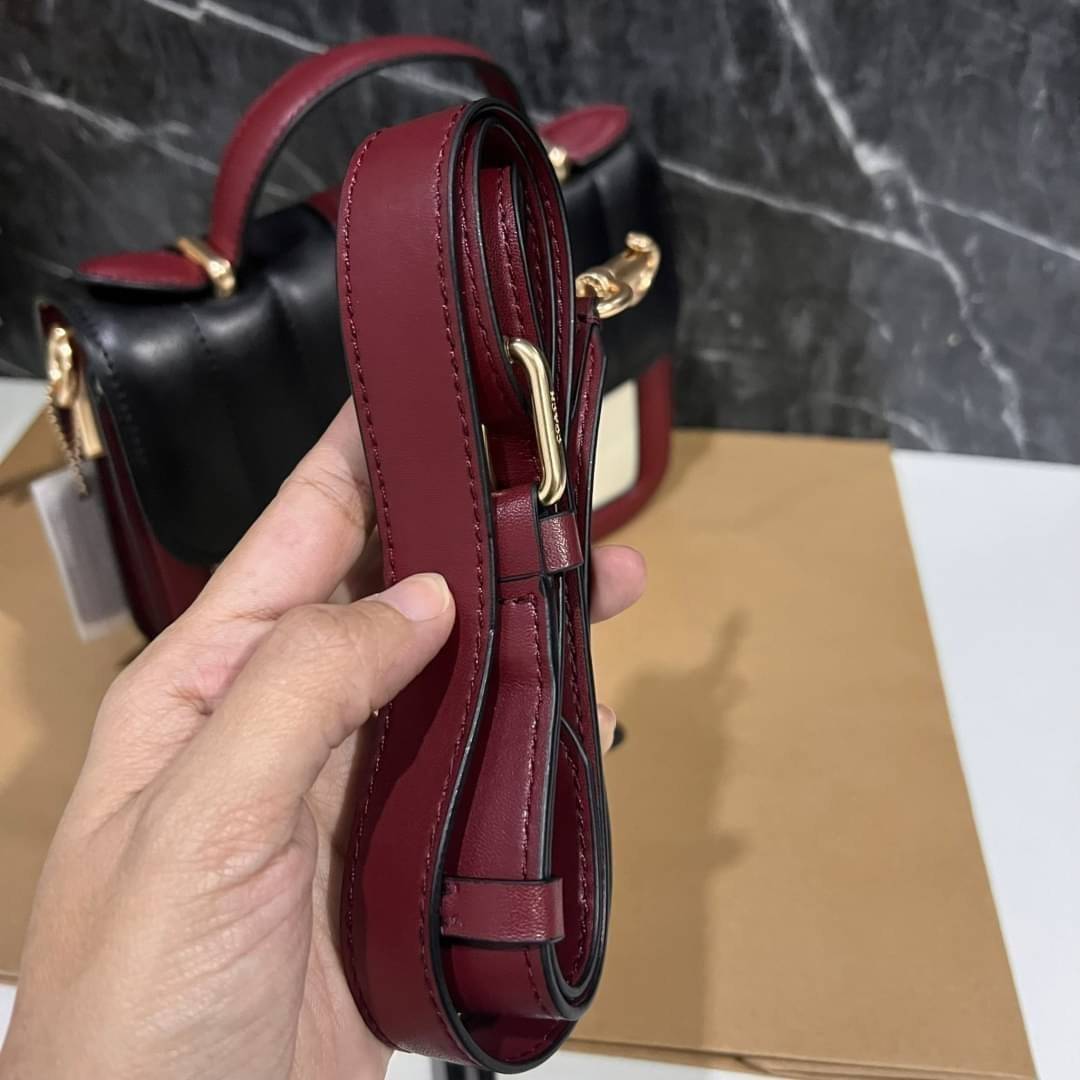 COACH SMALL GEORGIE TOP HANDLE IN BLOCKED SIGNATURE CANVAS ((6504//0468//6192//6015)) compact body portable shoulder bag 🌈ห้ามพลาด รุ่นแนะนำค่าา! พร้อมส่งทันที! กระเป๋าหิ้ว//สะพายข้างได้ วัสดุหนังแท้ 🔺หนึ่งใบทำลายหนังผสมกัน3แบบได้ลงตัวสวยง