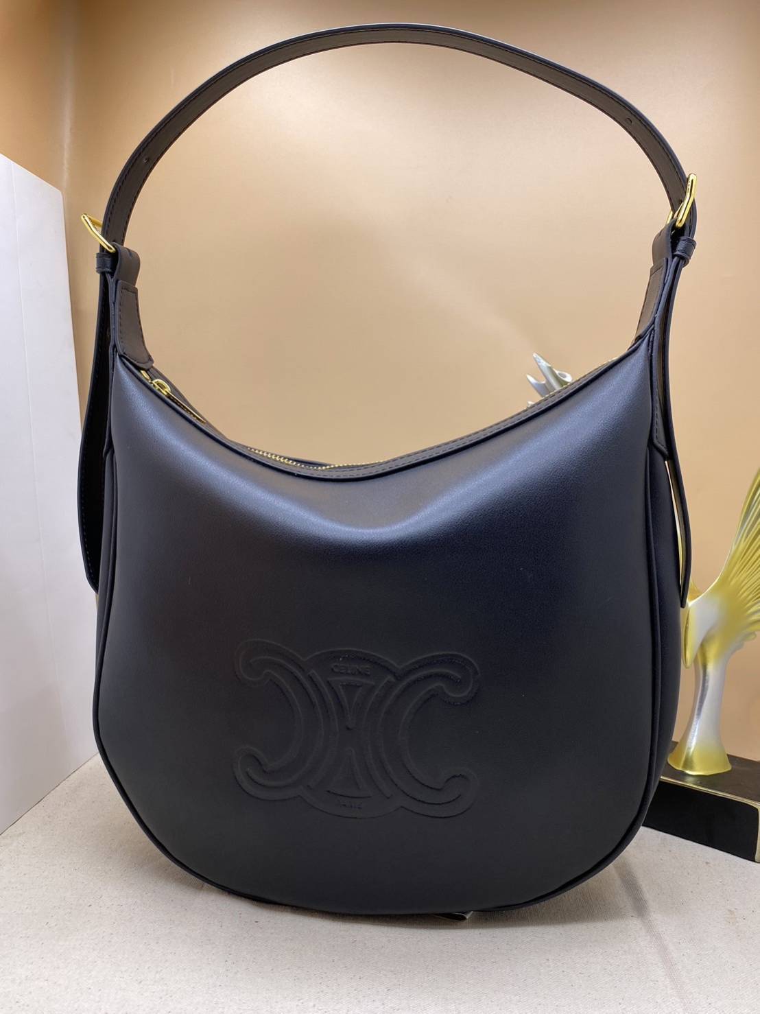 CELINE HOBO / CELINE HELOISE BAG IN SUPPLE CALFSKIN ไปตามตาลิซกัน ^^ เดอะเบสท์เซลเลอร์ต้องยกให้ กับกระเป๋าสะพาย ฟังก์ชั่นสุดเลิศ