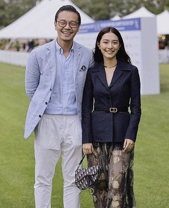 Christian Dior Belt Embossed "CD" 3D Logo VIP Gift With Purchase (GWP) เข็มขัดหนังแท้พรีเมี่ยมกิ๊ฟ Limited จาก Christian Dior Perfume Dutyfree ดีไซน์สุดคลาสสิคสไตล์ Vintage วัสดุ 3D Gold metal สายหนังสีดำปรับระดับได้ เข้าได้กับทุกลุ๊คสไตล์การเเต