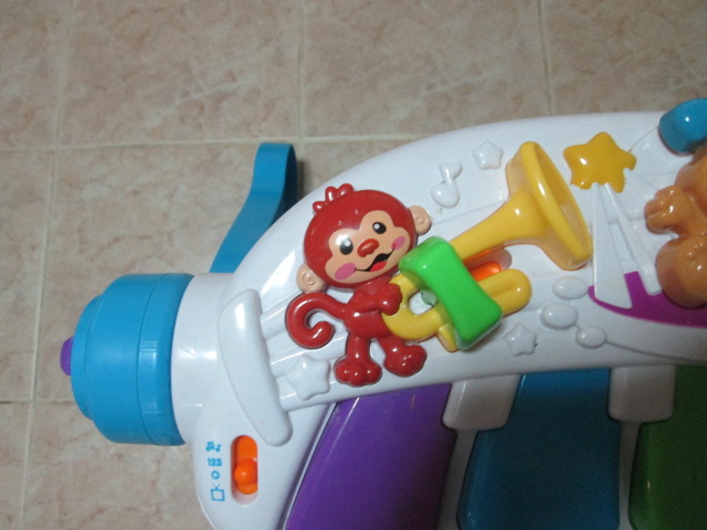 Fisher-Price Laugh & Learn Learn & Move Music Station ของเล่นมือสองสภาพดีมาก