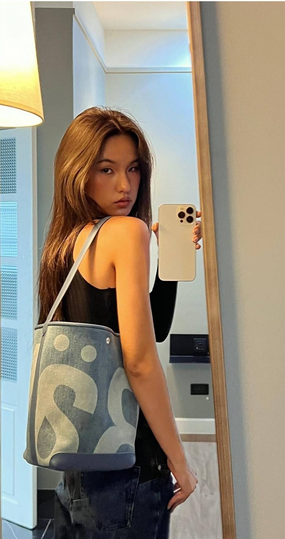 Rally movement the bag denim เป็นไอเท็มที่ฮอตสุดๆแห่งปีจริงๆ กับกระเป๋าทรงบัคเก็ต ที่ดีไซน์ออกมาคลาสสิคและใช้งานง่ายจริงๆ