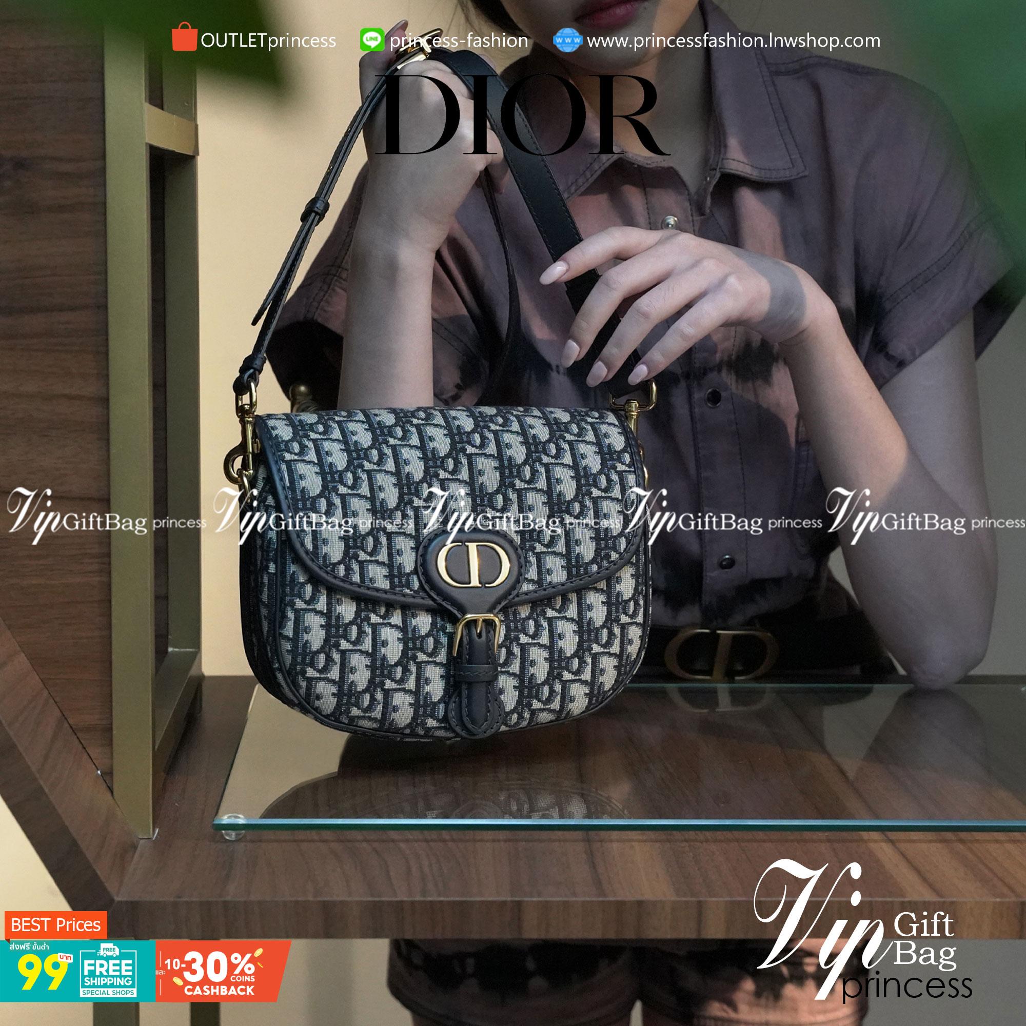 VIP GIFT CHRISTIAN DIOR MEDIUM DIOR BOBBY BAG เรียบหรู ดูดี ก็ต้องไอเท็มนี้ไม่อยากให้พลาด!! สะพายหนังสุดคลาสสิก สวยหรูดูแพงมากๆ สวยเลิศ ใบจริงน่าใช้เกินเบอร์มากจริงๆ งานเลิศๆในราคาสุดคุ้มสาวๆ must have จ้า!! ภาพถ่ายจากสินค้าจริง! สวยมาก พร้อมส่งที่ไทยราคา