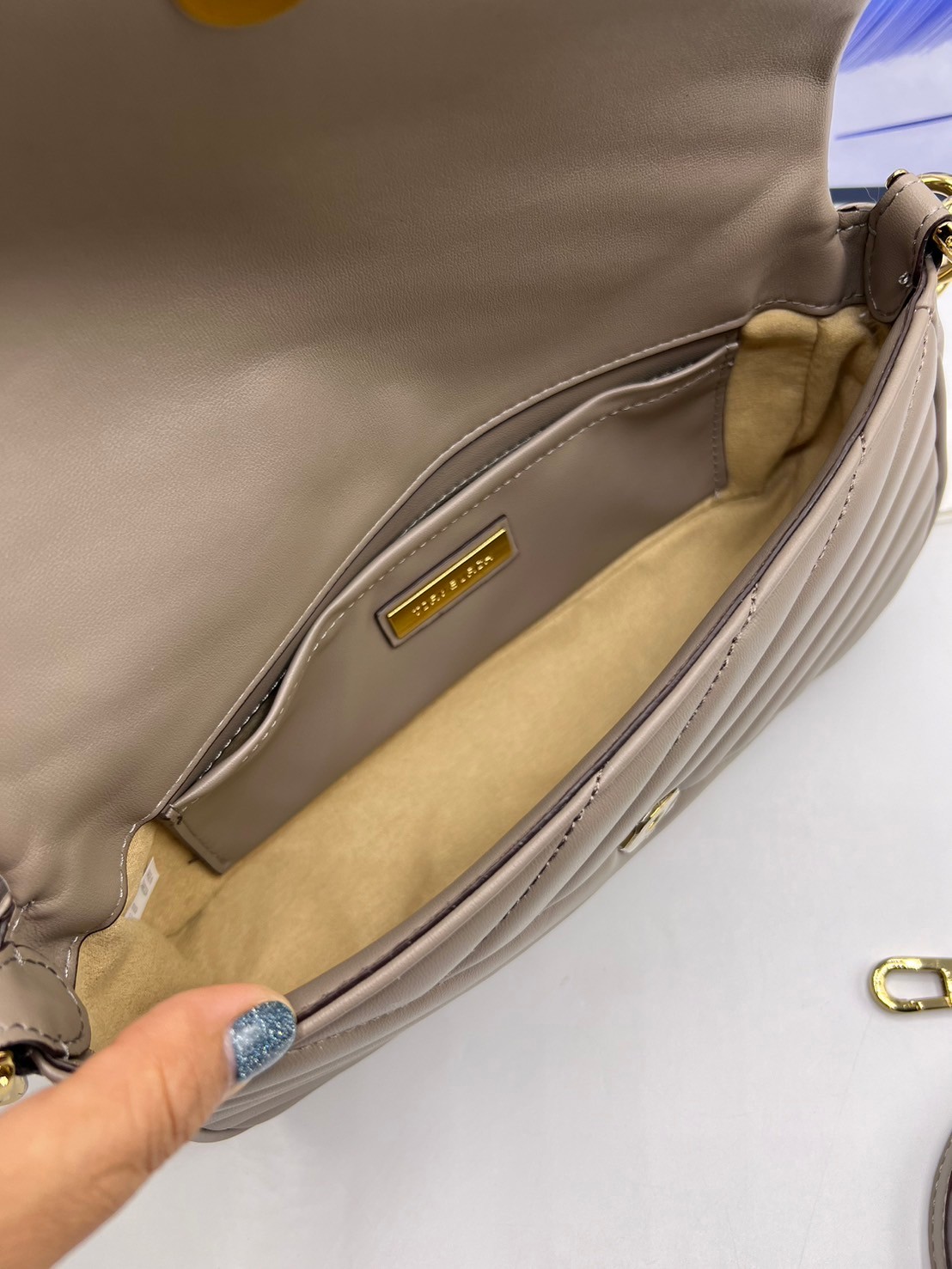 Tory Burch Kira Chevron Flap Small Shoulder Bag กระเป๋าสะพายดีไซน์รูปทรงคลาสสิค ดูผู้ดีหรูหรา เกรดออริ สลับแท้ 1:1 ใช้งานต่างประเทศได้