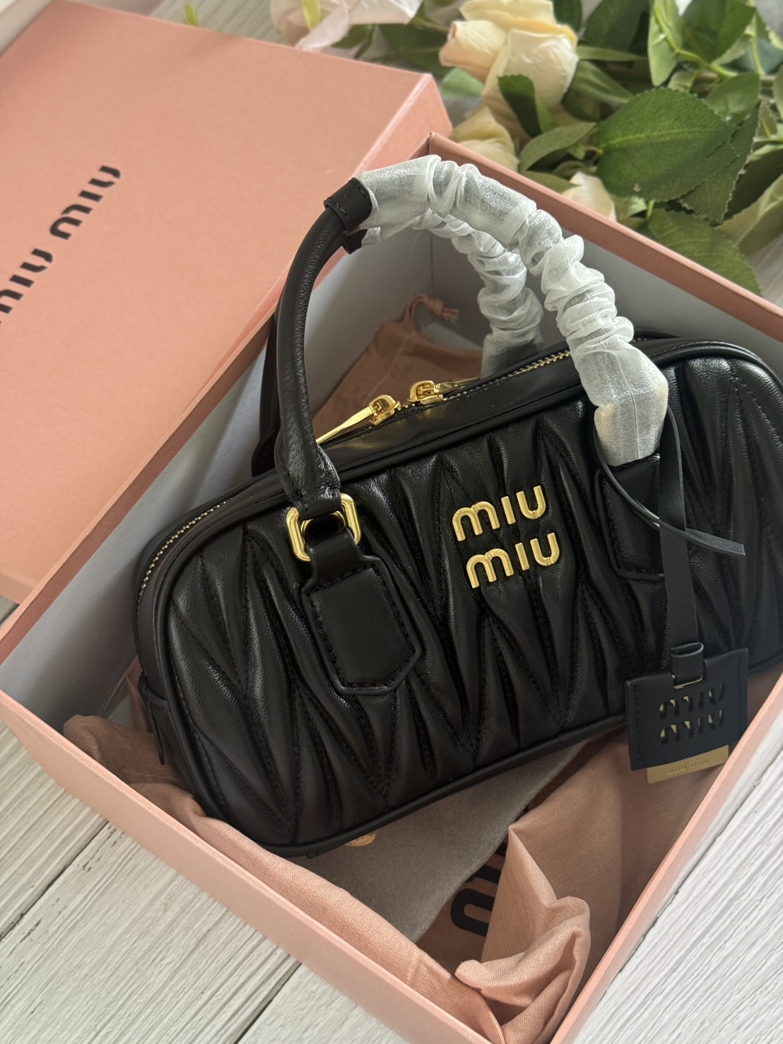 MIU MIU Arcadie Matelassé nappa leather bag 24cm กระเป๋าถือสะพาย luxurious เกรดออริ ท็อป 1:1 เกรดงานปราณีตละเอียด หนังสวย เกรดดีสุด ใช้งานต่างประเทศได้