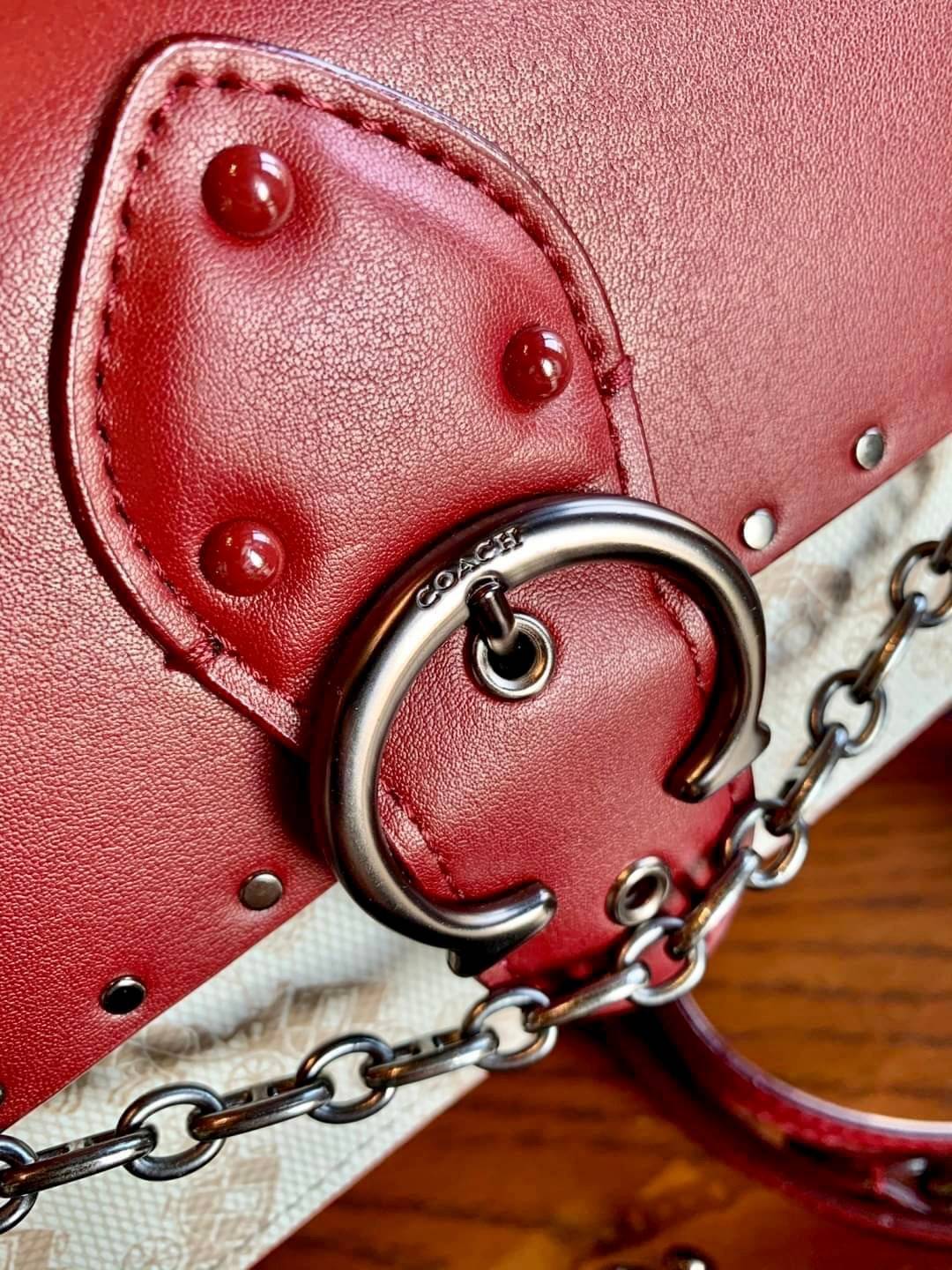 Coach Beat Crossbody Clutch In Signature Canvas With Horse And Carriage Print((6910//4760)) 🌈ได้ไปไม่ผิดหวังแน่นอนค่ะ! กระเป๋าหิ้วได้//คลัทออกงานได้//สะพายครอสบอดี้ร์ได้ สุดคุ้ม! หนังแท้อย่างดี smooth leather ค่ะ