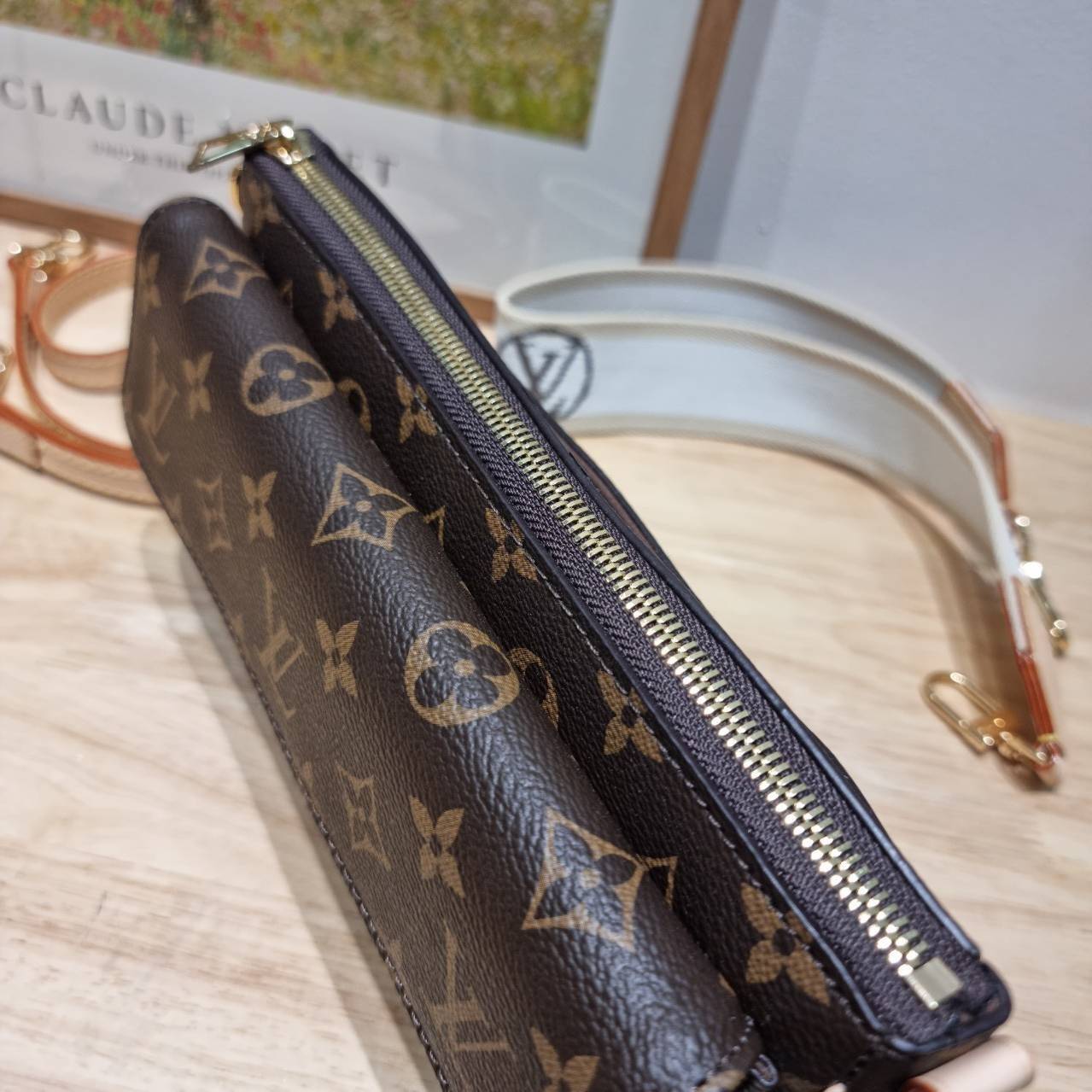 LV vivacite bag กระเป๋าสะพายมัลติ สายหนังครอสบอดี้ ปรับได้ตามต้องการ