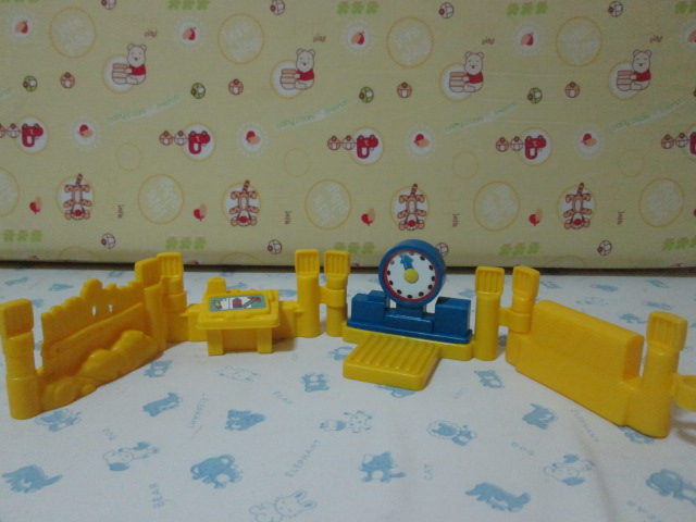 Fisher-Price Little People Mini Garage and Neighborhood Friends set ของเล่นมือสอง