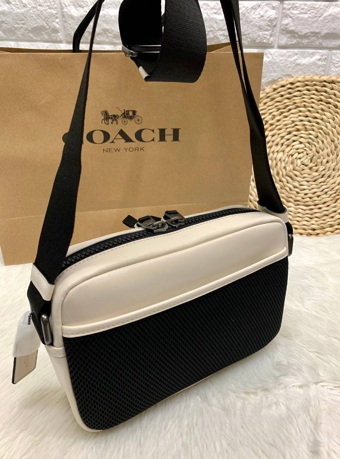 COACH EDGE CROSSBODY IN SIGNATURE CANVAS ((2338//2945)) 🌈สินค้าออกใหม่ พร้อมส่งค่ะ! กระเป๋าสะพายครอสบอดี้ร์ วัสดุหนังแท้ หนังนิ่มอย่างดีค่ะ ด้านหน้ามีช่องซิปซ่อนให้หนึ่งช่อง เปิดปิดช่องหลักแบบซิปคู่ภายในกว้าง ใส่ของได้จุเลยนะคะ มีช่องซิปและช่องเล็