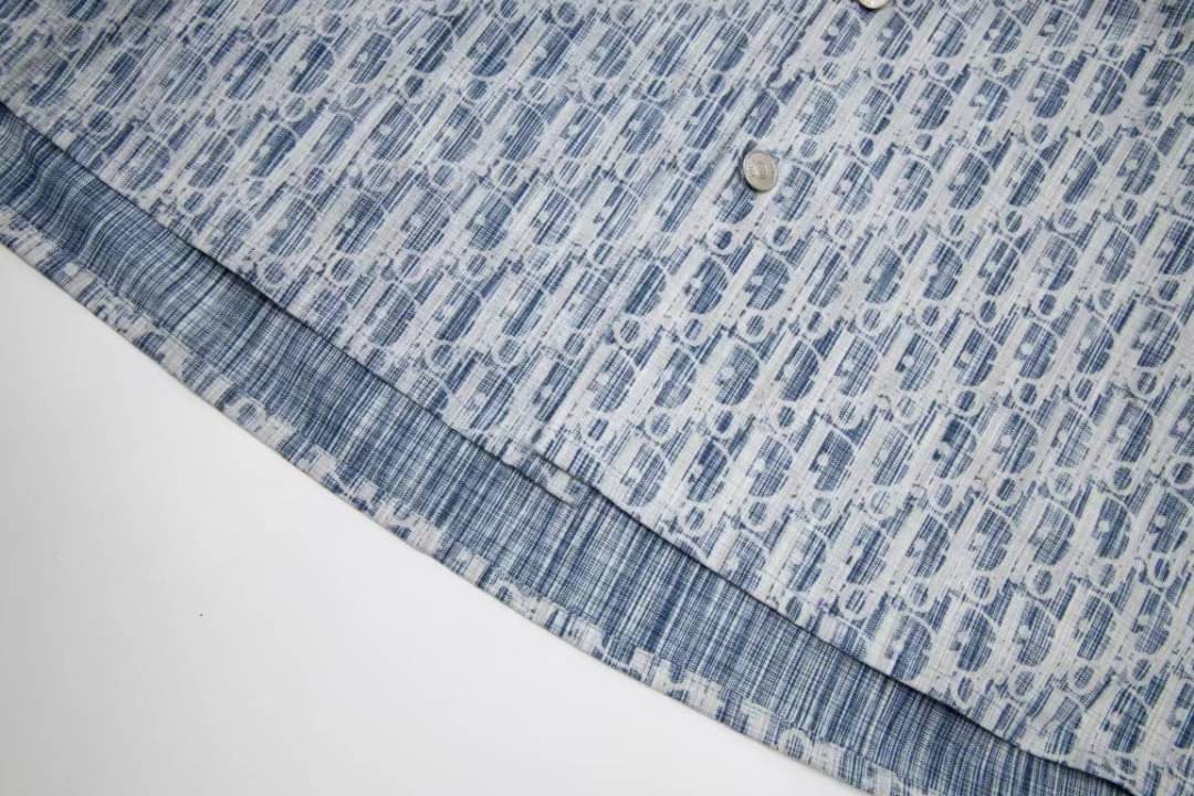 Dior Monogram Shirt / Dior shirt เกรดออริจินอล มีป้ายแท็กที่คอเสื้อ ใส่ได้ทั้งผู้หญิงผู้ชาย พร้อมส่งที่ไทย ภาพสินค้าถ่ายจากงานขายจริง ใช้งานต่างประเทศได้