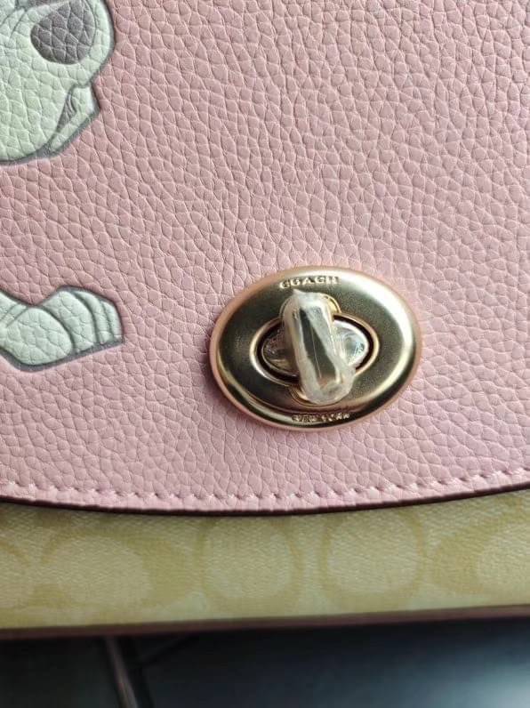 Coach Disney X Tilly Top Handle In Signature with Dalmatian Blossom/Light Khaki Multi Coated Canvas Satchel กระเป๋าถือและสะพายข้างรุ่นลิมิเตด คอลเลคชั่น Disney น่ารักมากค่ะ ใส่กระเป๋าสตางค์ใบยาวได้