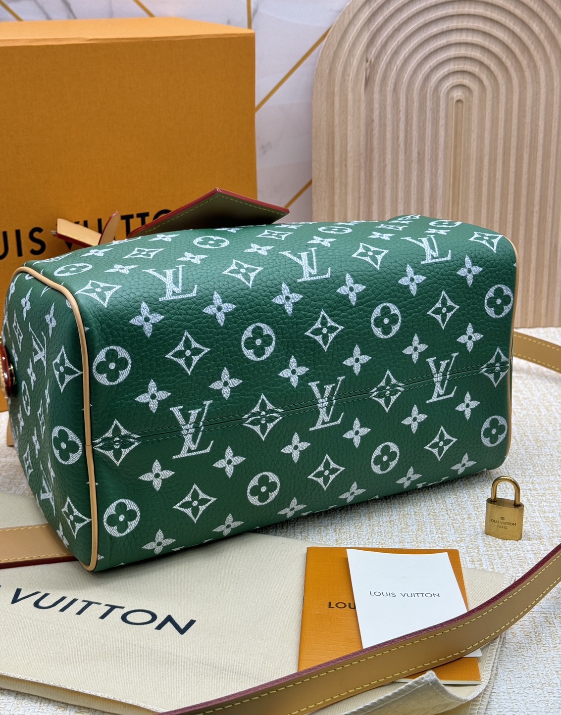 RUNWAY LV Speedy P9 Bandoulière 25 Soft Leather กระเป๋าสะพายสปีดี้รุ่นใหม่หรูหรา เกรดท็อปวีไอพี เกรดดีสุด 1:1 หนังแท้สวยงาม เก็บทุกรายละเอียด ใช้สลับแท้ ผ่านทุก ตม.