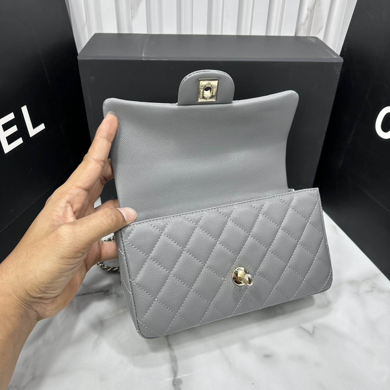 ORI หนังแท้ | CHANEL Classic Flap Bag TopHandle 20cm กระเป๋าสะพายคคลาสสิกพร้อมหูจับ หรูหราระดับตำนาน สวยงามเหนือกาลเวลา