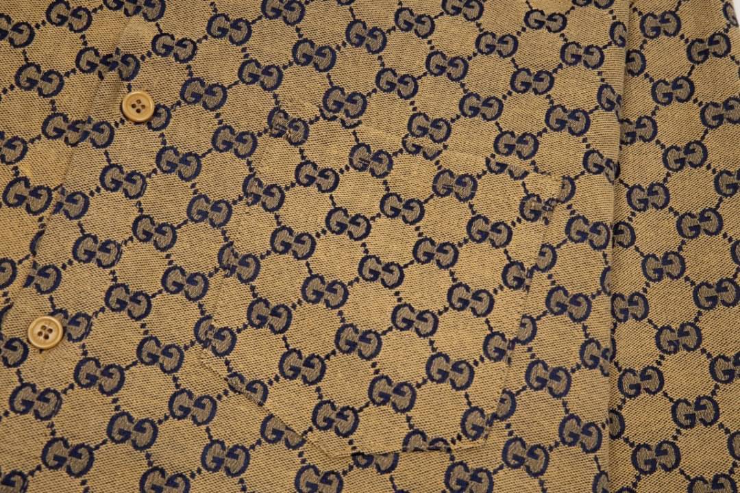 GUCCI Monogram Shirt / Gucci shirt เกรดออริจินอล มีป้ายแท็กที่คอเสื้อ ใส่ได้ทั้งผู้หญิงผู้ชาย พร้อมส่งที่ไทย ภาพสินค้าถ่ายจากงานขายจริง ใช้งานต่างประเทศได้