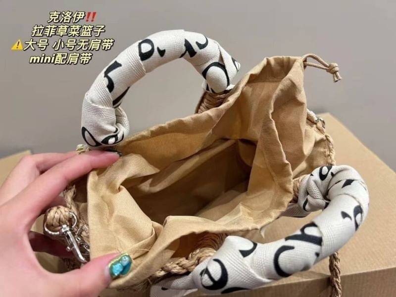 Chloe Straw Handbag Summer Beach Weave / CHLOE woody basket mini bag 8" กระเป๋าสานสไตล์มินิมอล ซับในผ้าอย่างดี มาพร้อมผ้าผูกหูกระเป๋า สวยลงตัวรุ่นนี้ไม่ควรพลาดน้า สวยปังไม่ไหว ภาพสินค้าถ่ายจากงานขายจริง น่ารักมากค่ะ