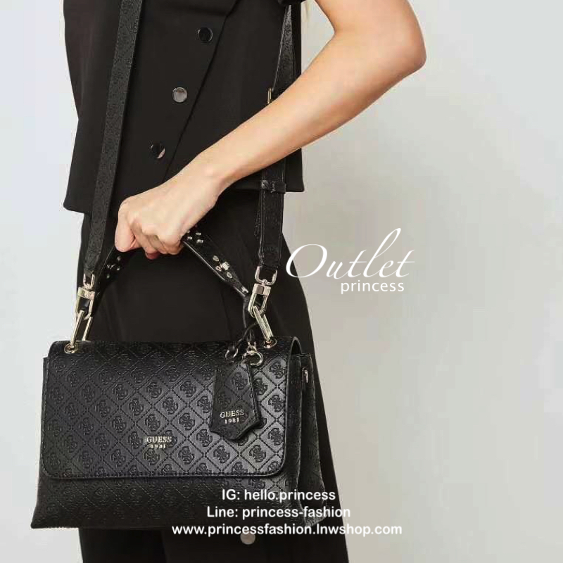 GUESS WOMENS LADIES COAST TO COAST BAG กระเป๋าถือ//สะพายข้าง ทรงสวย หรู วัสดุหนังปั้มลายแบรนด์ทั้งใบ หนังนิ่ม น้ำหนักเบาค่ะ ด้านหน้าห้อยพวงอะไหล่แบรนด์เพิ่มมาให้ เปิดปิดกระเป๋าแบบกระดุมแม่เหล็ก ภายในกว้างมากทีเดียว ใส่กระเป๋าสตางค์ใบยาว; ipad mini ได้ ของ