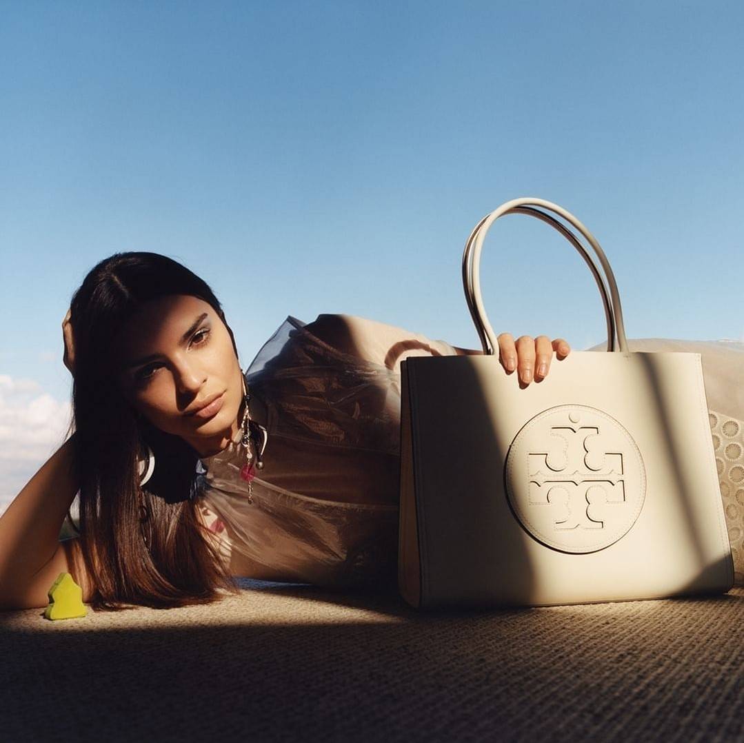 TORY BURCH ECO ELLA TOTE BAG / TORY TOTE BAG พร้อมส่ง 3 สี กระเป๋าสะพายทรงโท้ท ขนาดกำลังสวย จุของได้เต็มที่ รูปทรงคลาสสิคชวนใช้ โดดเด่นด้วย patch โลโก้ คอลเลคชั่นน้องใหม่ ส่งมาให้สาวๆได้ใจฟูอีกหนึ่งไอเท็ม