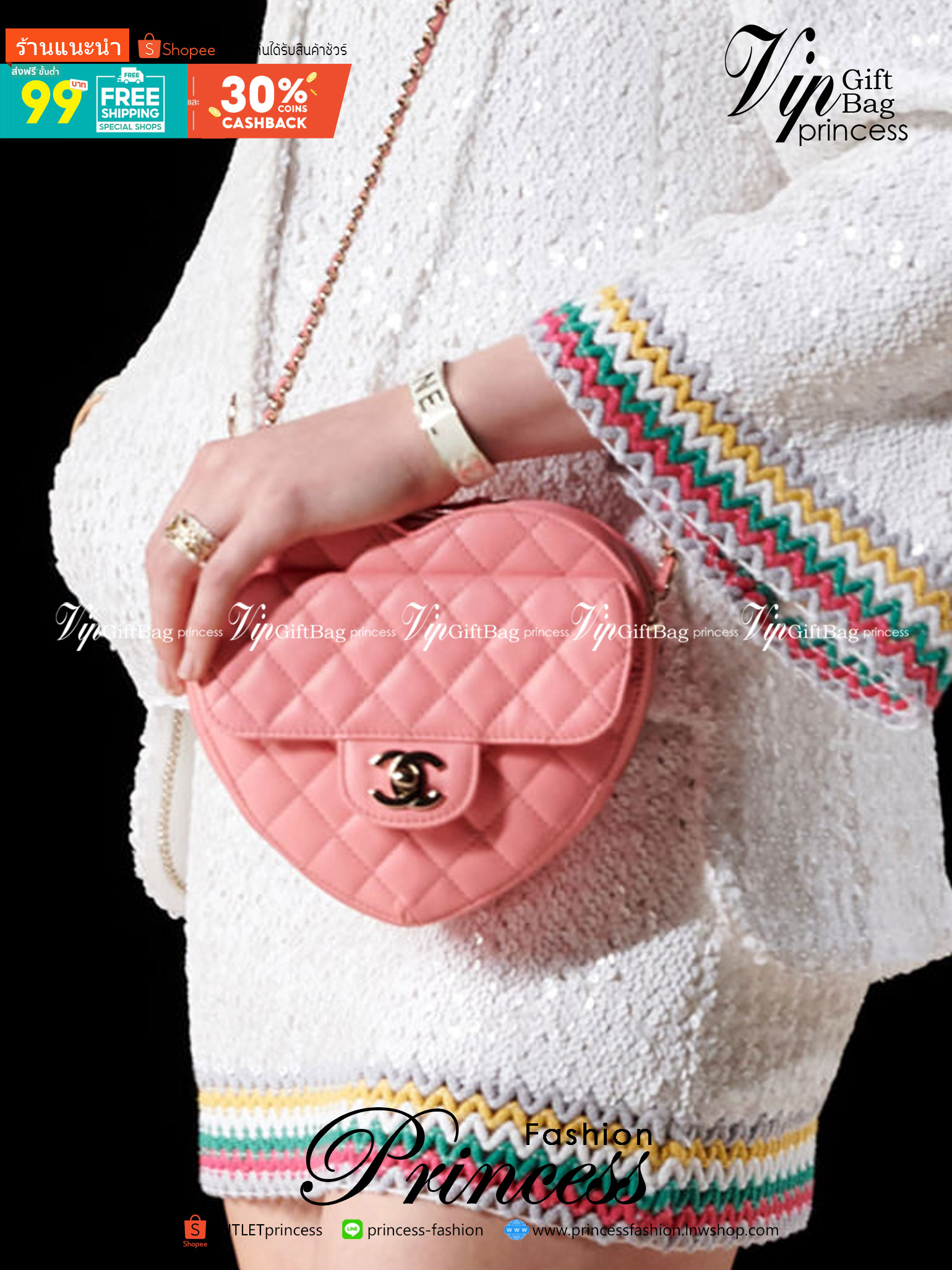 VIP 🥂 CHANEL Heart Bag Lambskin & Gold-Tone Meta ใหม่มาก สวยมาก มงมาก!! กระเป๋าสะพายสุดคิ้วท์ ที่ดีไซน์รูปทรงหัวใจไม่ซ้ำใคร น่ารักทุกสี น่าใช้ไปเลยแม่!! วัสดุหนังแกะฟอกสี เปิด-ปิดด้วยซิป ด้านหน้ามีช่องเก็บของจุกจิก ภายในเป็นช่องโล่ง ใส่มือถือ ใส่ก