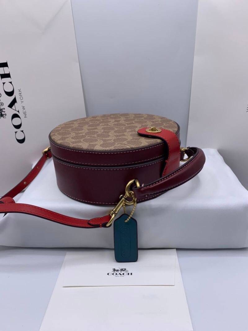 COACH LUNAR NEW YEAR CIRCLE BAG IN SIGNATURE CANVAS กระเป๋าทรงกลม ถือและสะพายข้างได้ วัสดุหนังแท้ ลาย C สวยหรู!! ตามแบบฉบับแบรนด์ ดูแพงมาก ราคาสุดคุ้มแบบนี้ ต้องมีไว้ใช้สักใบน้า!!