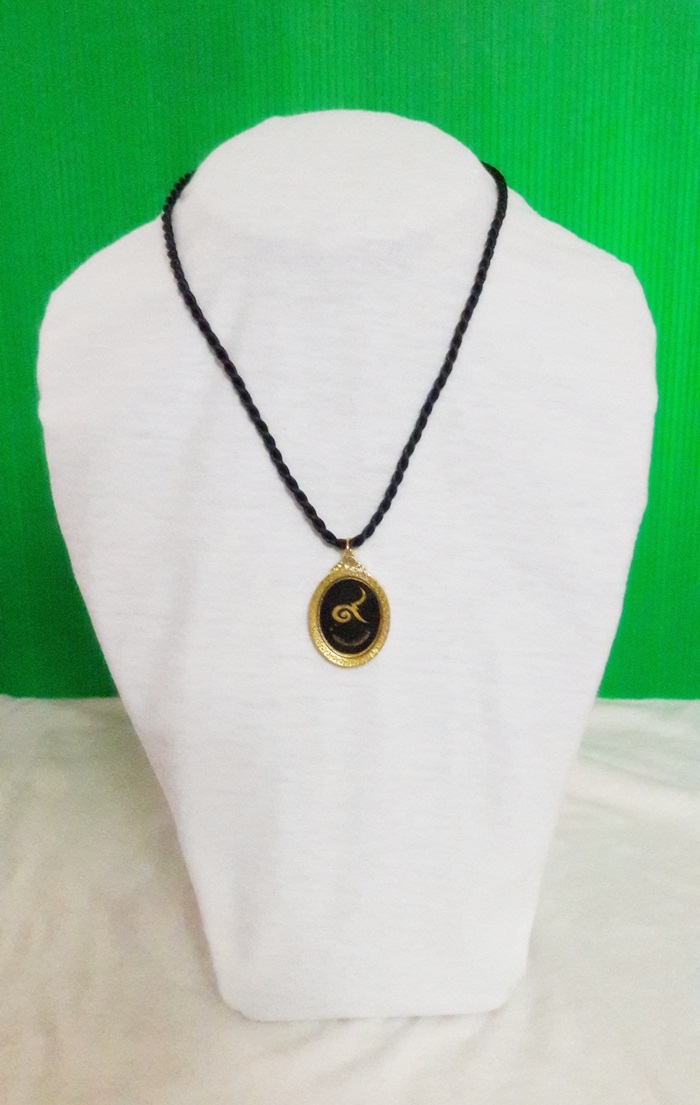 สินค้าหมดค่ะ ล็อกเก็ตในหลวง(ร.9) สองด้านพร้อมสร้อยคอ แบบ1ค่ะ