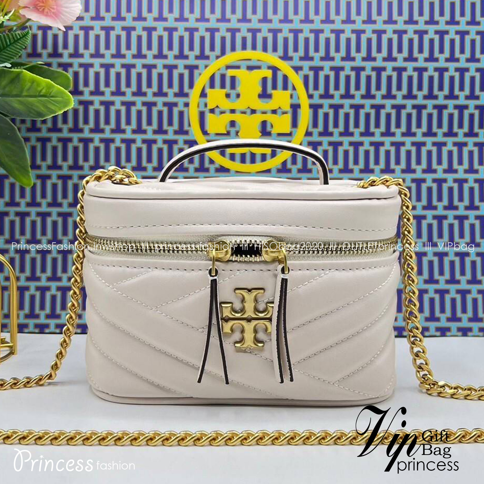 TORY BURCH Kira Chevron Mini Vanity Case Bag กระเป๋าถือ/สะพาย ใส่เครื่องสำอางค์ ใส่ของใช้จำเป็นได้ ทรงกล่องสวย ที่สามารถใช้เป็น everyday bag สะพายได้ทุกวัน
