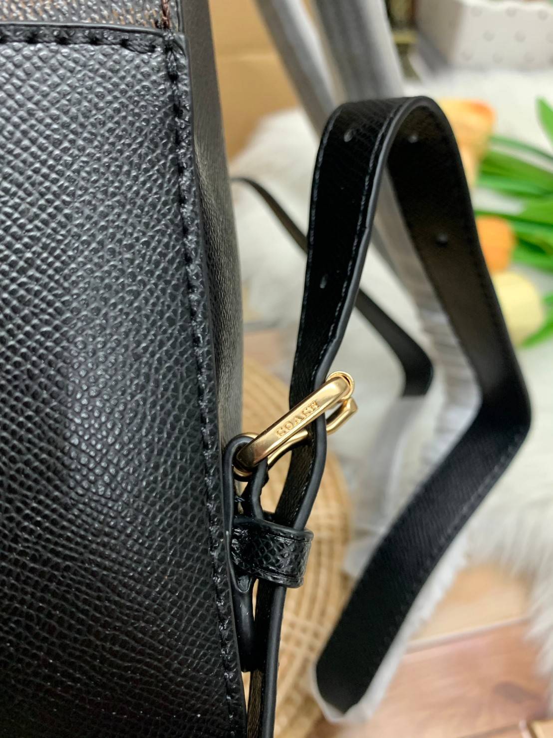 COACH JORDYN BACKPACK IN BLOCKED SIGNATURE ((76622//76624//76715)) พร้อมส่ง กระเป๋าสะพายหลังแบบมีหูหิ้ว หนังแท้ หนังนิ่มอย่างดีเลยค่า ด้านหน้ามีช่องซิปหนึ่งช่องสำหรับใส่ของจุกจิกนะคะ เปิดปิดช่องหลักแบบซิปคู่ หัวซิปมีหนังห้อยมาให้ ภายในกระเป๋าโล่งใส่สัมภาร