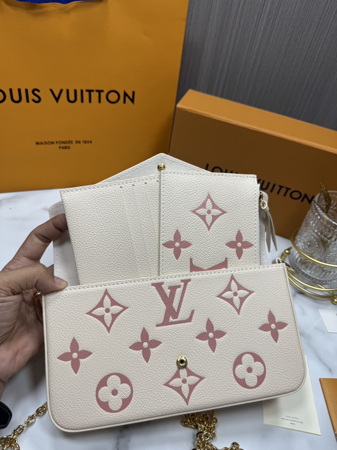 OP ORI หนังแท้ | LV Felicie Pochette bag in soft Monogram Empreinte leather กระเป๋าสะพายทรงพอชขนาดกะทัดรัด หนัง Monogram Empreinte เนื้อนุ่มประทับลาย Monogram สุดไอคอนิก