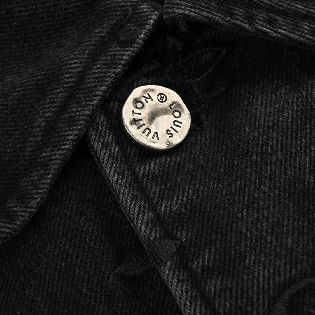 LV JACKET JEAN DENIM เสื้อแจ็คเก็ตยีนส์ฟอกไล่สี แบรนด์หรู เนื้อผ้าอย่างดี สวยงาม มีป้ายแท็กที่คอเสื้อ ใส่ได้ทั้งผู้หญิง/ผู้ชาย 🧡เกรดท็อปออริ เกรดดีสุด