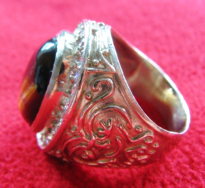 สินค้าหมดค่ะ แหวนพลอยตาเสือเนื้อทองขาวล้อมเพชร(คุ้มครอง)ค่ะ