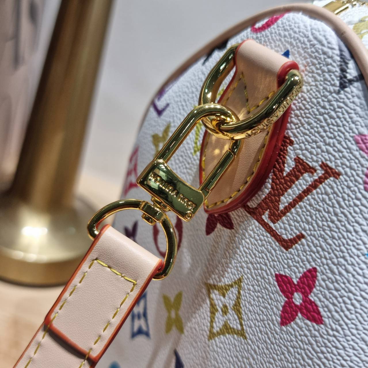 LV x TM speedy bandouliere 25 bag กระเป๋าทรงหมอน รุ่นท็อปฮิต กับดีไซน์ใหม่ต้อนรับฤดูร้อน โดดเด่นด้วยการตกแต่งลายพิมพ์ไม่เกร่อ โทนสีสดใสสะดุดตา มาพร้อมพวงหนังห้อยและมีกุญแจล็อค