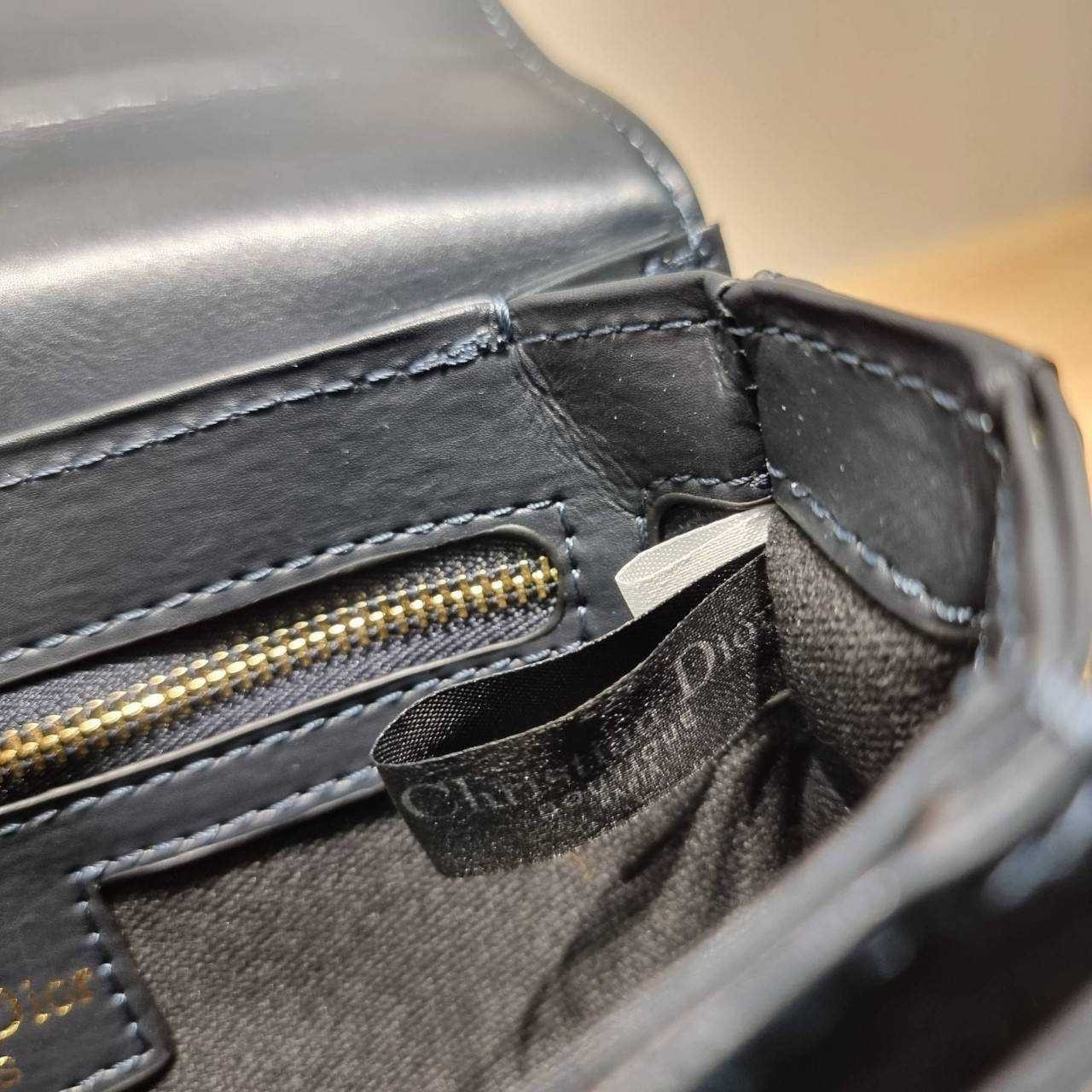 CD SIGNATURE BAG WITH STRAP กระเป๋าสะพายซิกเนเจอร์ ไอเท็มมาแรง ที่สวยแซ่บไม่มีไม่ได้เลย เกรดออริ 1:1