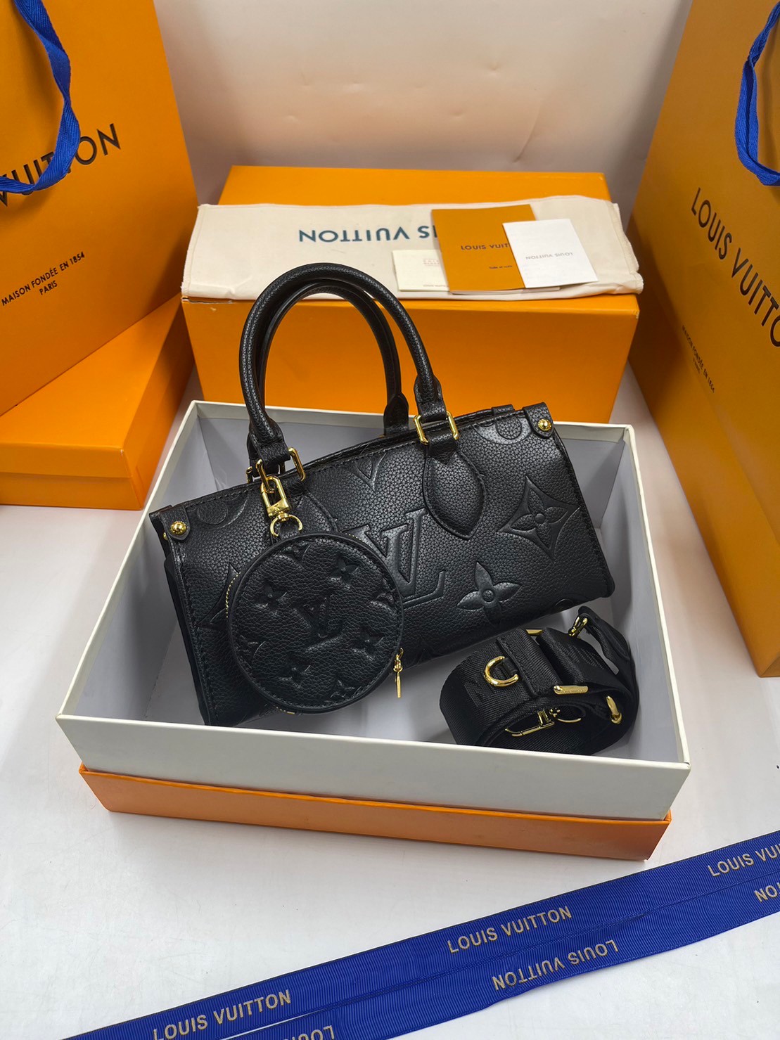 LV OnTheGo East West Monogram Bag / LV BAG พร้อมส่ง 4 สี กระเป๋าโท้ทขนาดกะทัดรัด ดีไซน์ใหม่ประจำฤดูกาล