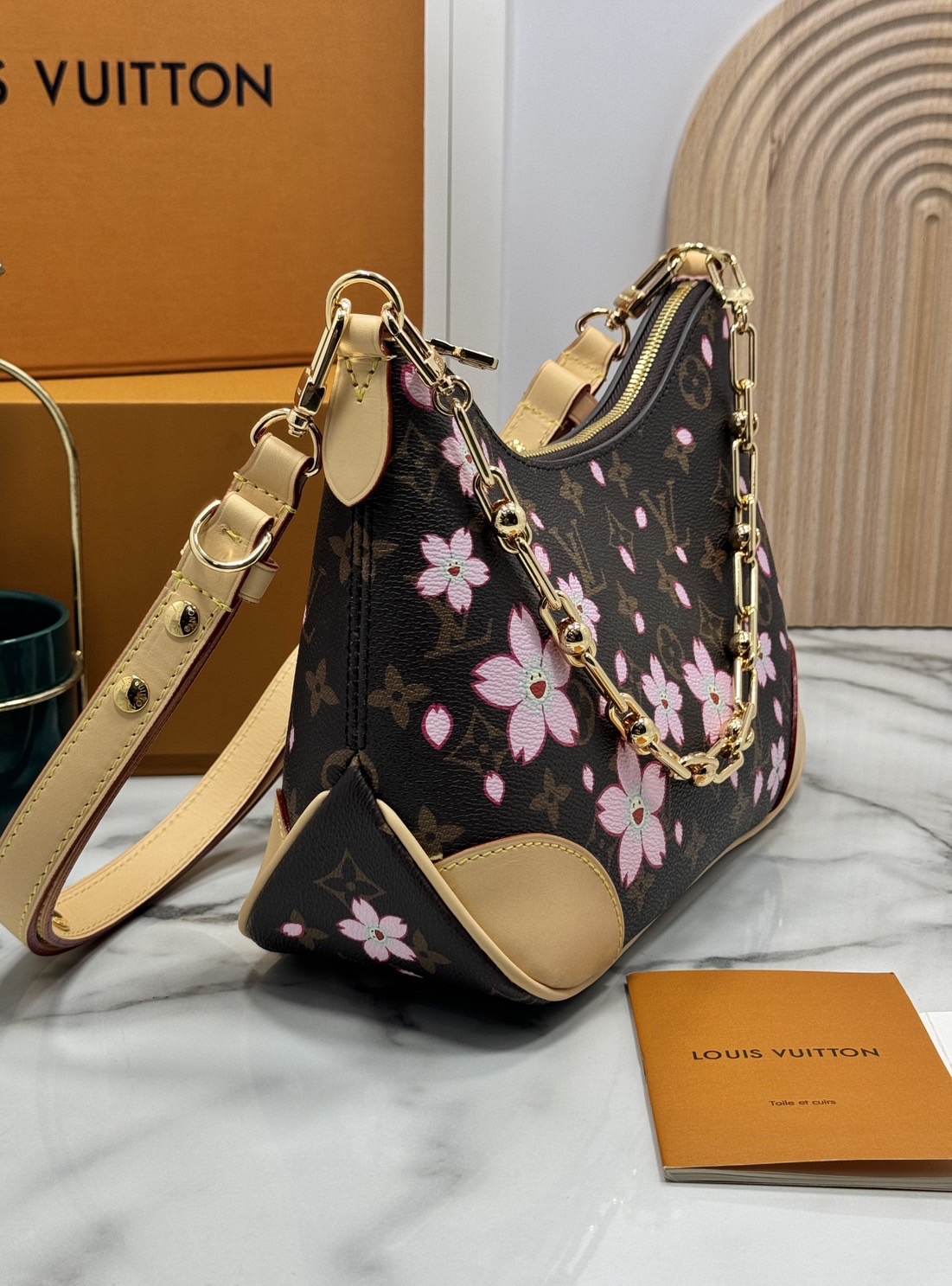 TOP ORI หนังแท้ | เกรดดีสุด LV x TM Boulogne PM Cherry Blossom bag กระเป๋าสะพาย ดีไซน์คลาสสิครุ่นสุดปัง ปรับลุคให้มีชีวิตชีวาด้วยลายดอกไม้เชอรี่บลอสซั่ม คอลใหม่สุดเอ็กซ์คลูซีฟ