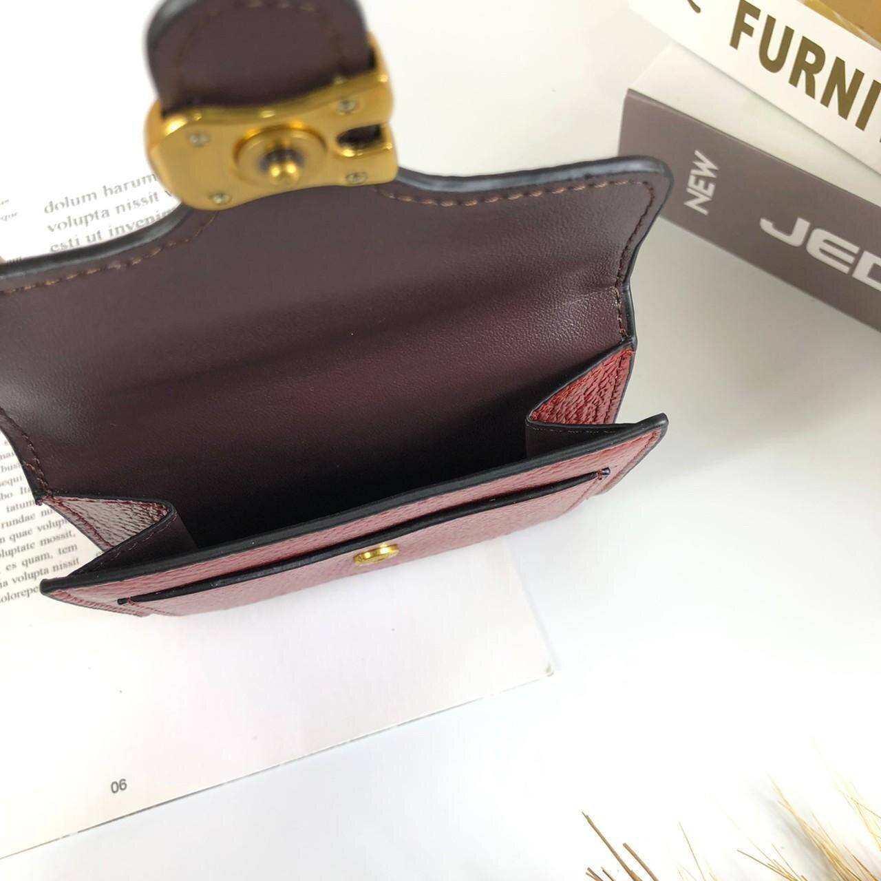 กระเป๋าสตางค์ใบสั้น COACH สามารถใช้งานได้ทั้งด้านหน้าและด้านหลัง