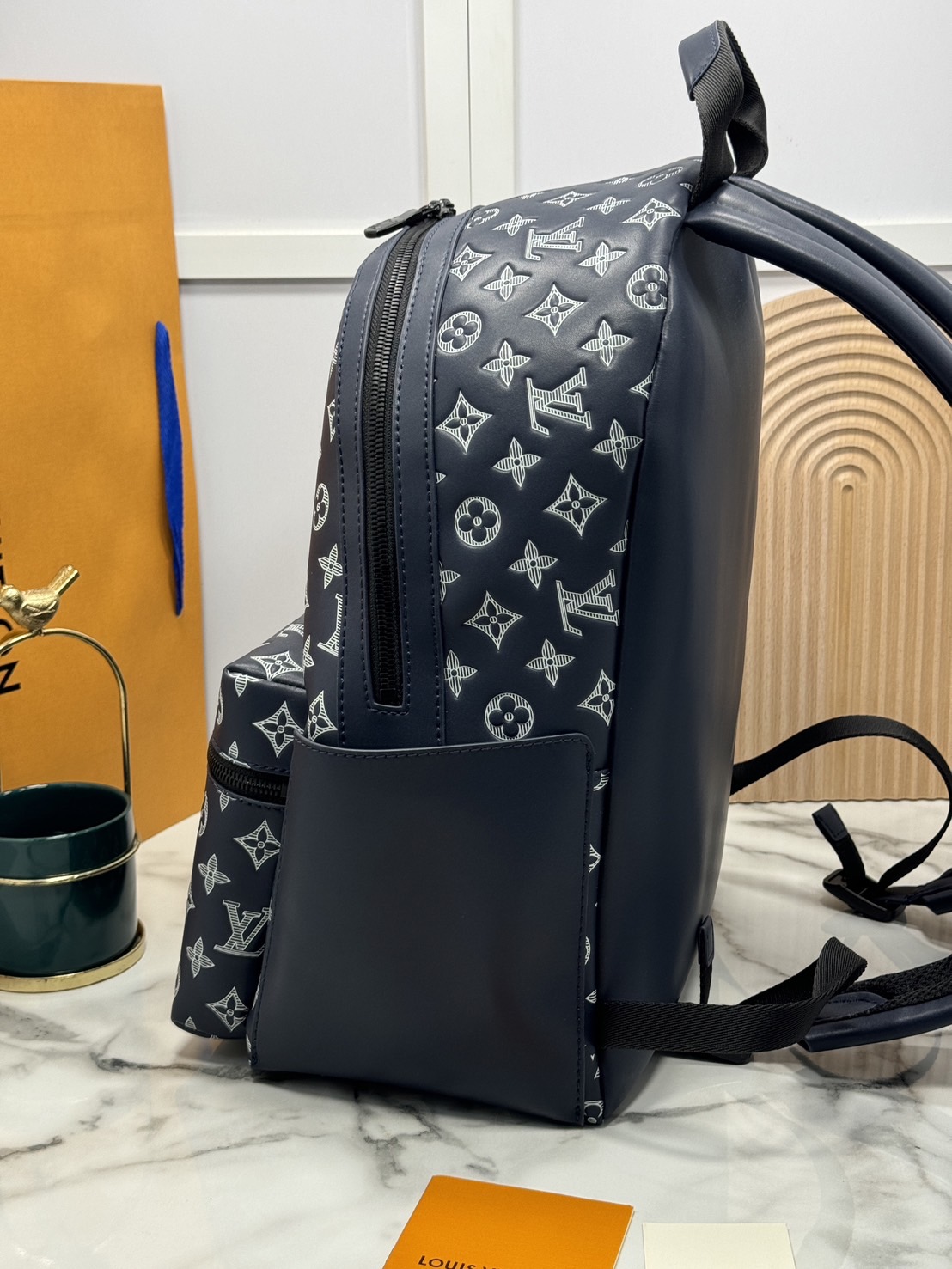 LV Discovery Backpack Monogram Shadow Leather / LV Backpack กระเป๋าเป้สะพายหลัง เท่ๆ คูลๆ ที่ดูแพงที่สุด งานสวยเป๊ะ จุของได้เยอะ ใช้ได้ทั้งชายหญิง หนังแท้ เกรดออริ เทียบแท้ 1:1 ใช้งานต่างประเทศได้