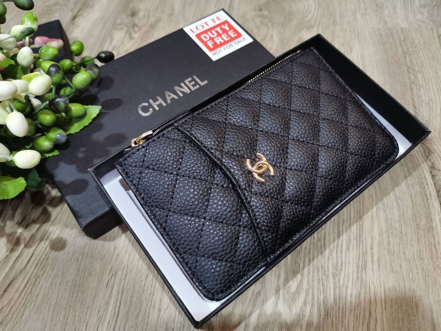 พรีเมี่ยมกิ๊ฟแท้ 100% 】Chanel Clutch Bag Gift With Purchase (GWP) กระเป๋าคลัชหรือกระเป๋าสตางค์ GWP จาก Chanel Cosmetic Counter วัสดุหนังคาเวียร์สวยหรูเปิดปิดด้วยซิปสะดวกใช้